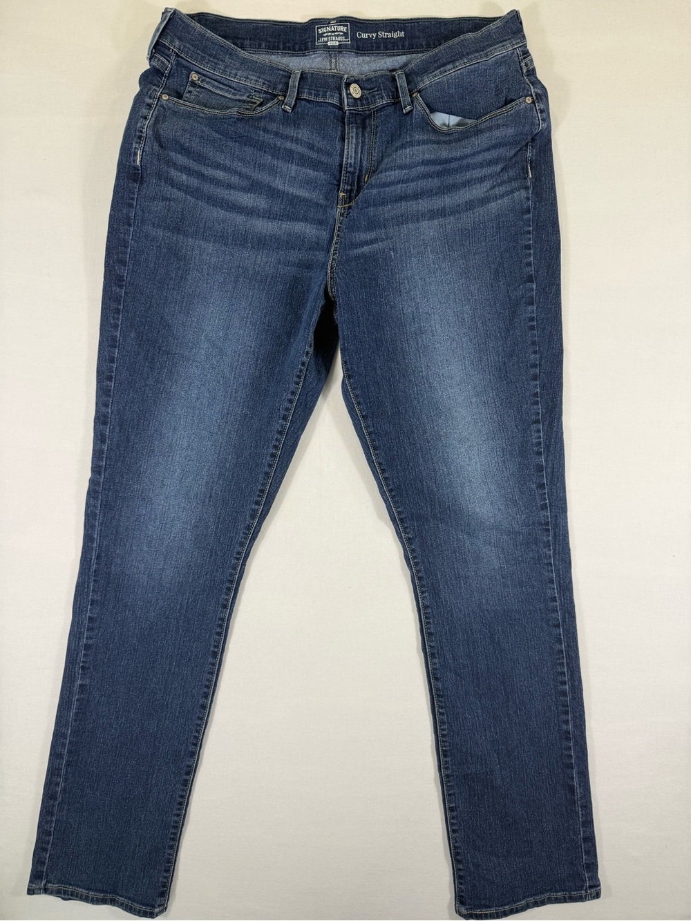 Signature by Levi Strauss Straight Leg Jeans in Blue Wash